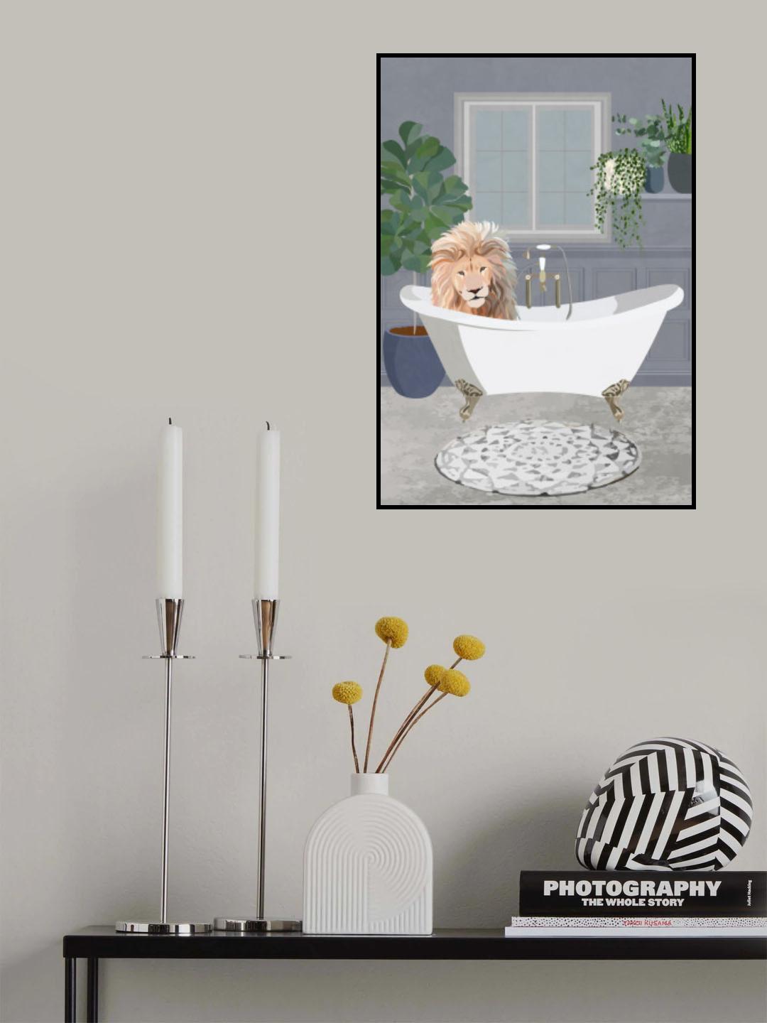 Lion takes a bath Poster och Canvastavla